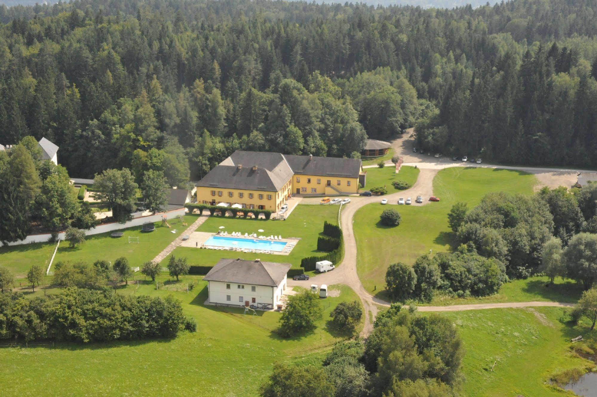 Gut Drasing Hotell Krumpendorf Exteriör bild